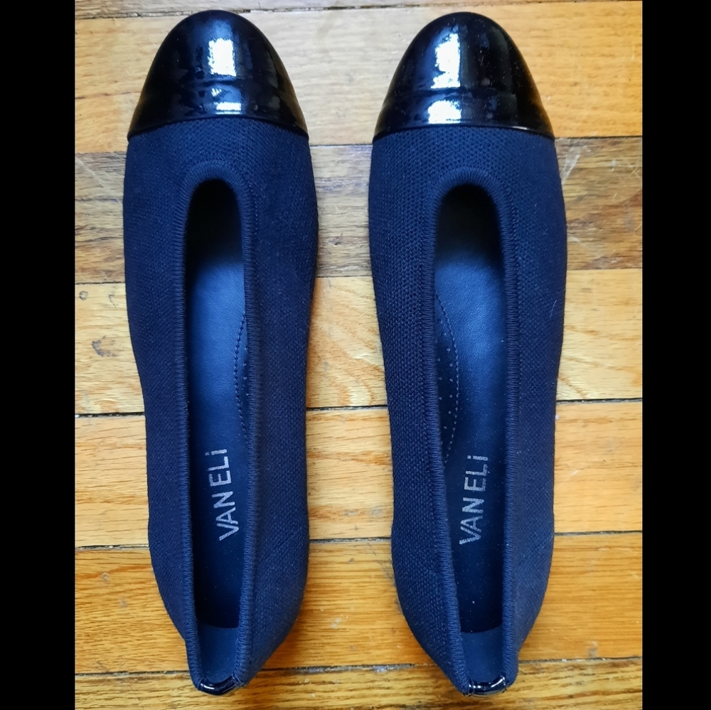 black vaneli flats 7.5